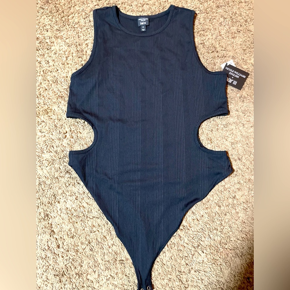 BLACK- 🔥 Bar lll bodysuit with side cutouts 🔥